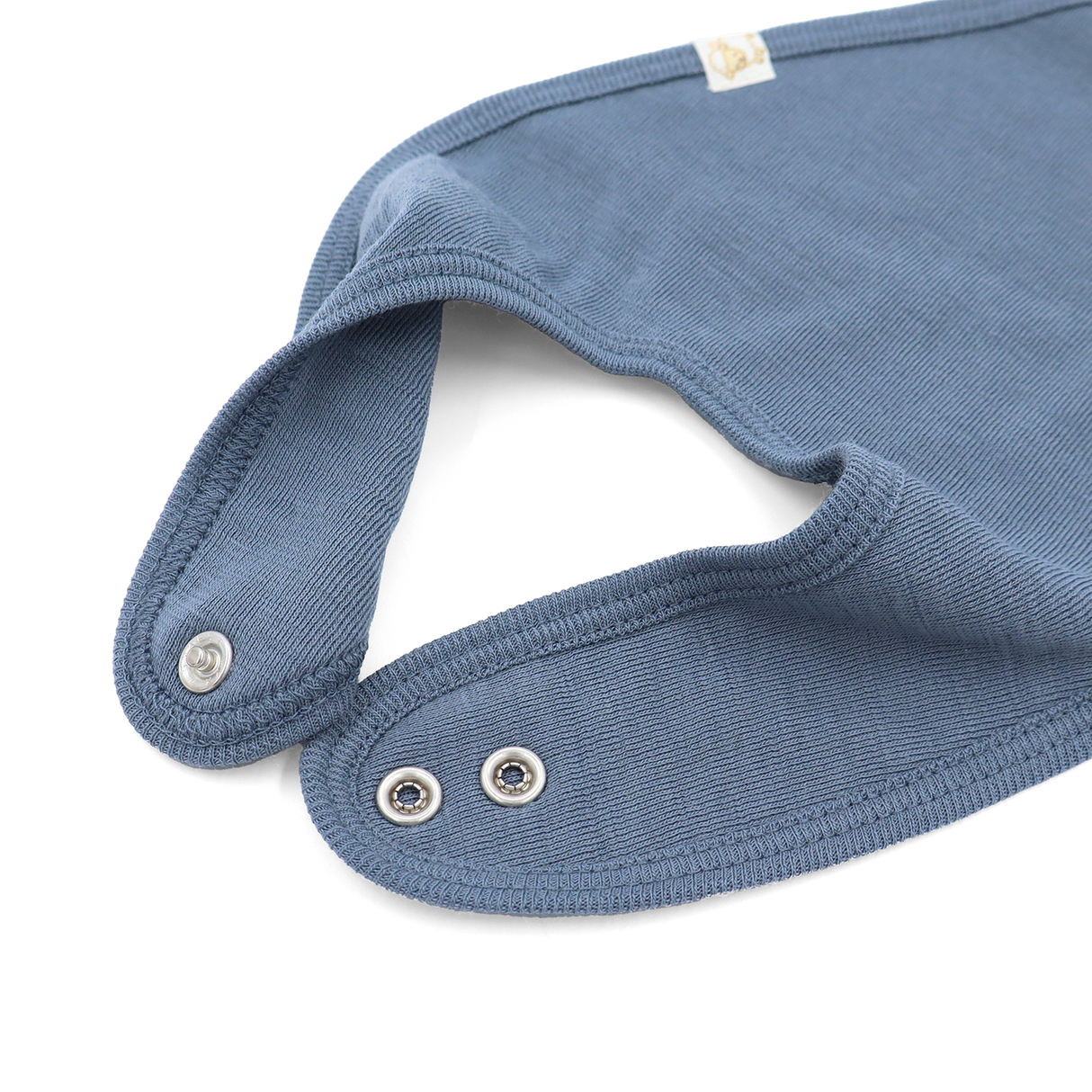 Лигавник от мериносова вълна функция за закачане на залъгалка